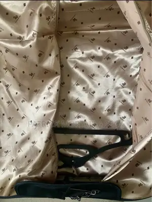 Valise À Costume AV