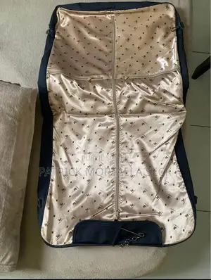 Valise À Costume AV