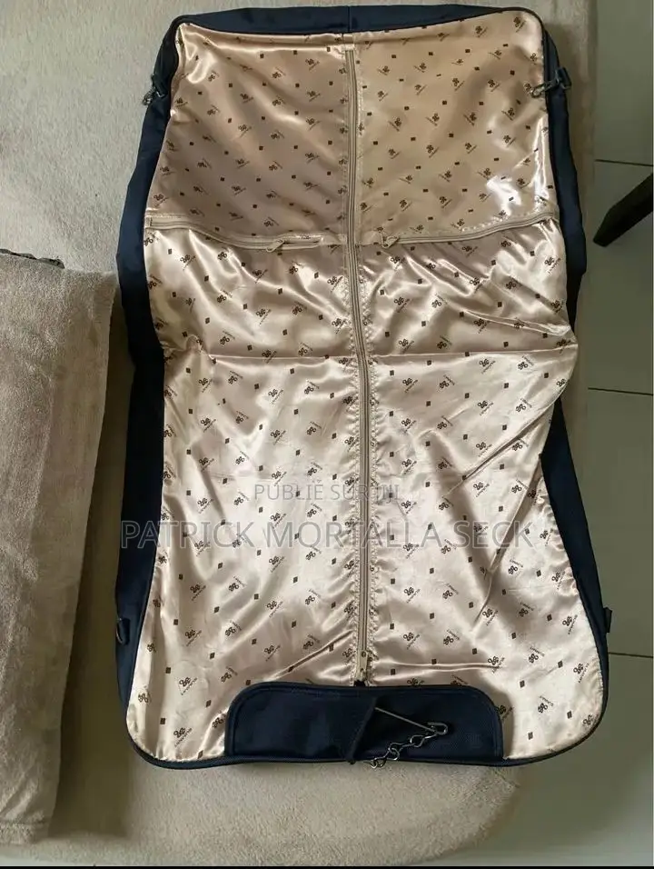 Valise À Costume AV