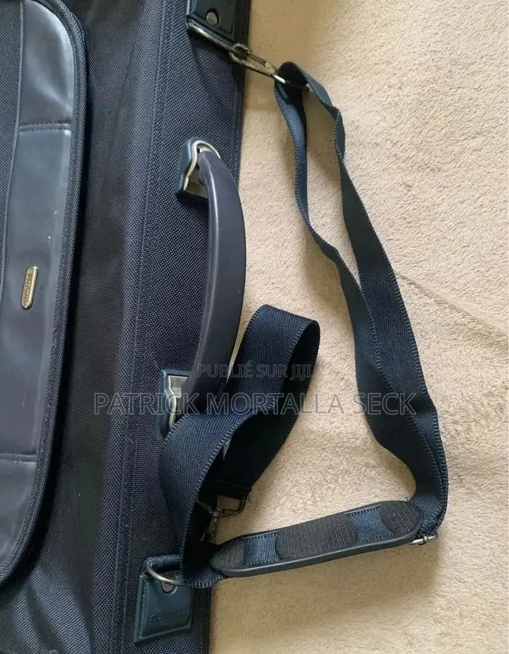 Valise À Costume AV