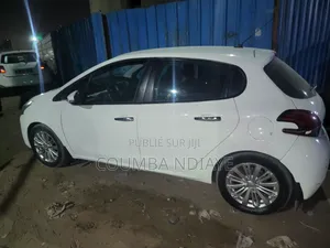 Peugeot 208 2018 Blanc cassé
