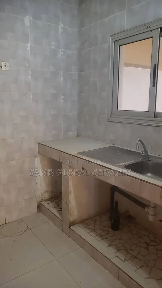 3chbre Appartement dans Yoff à Louer