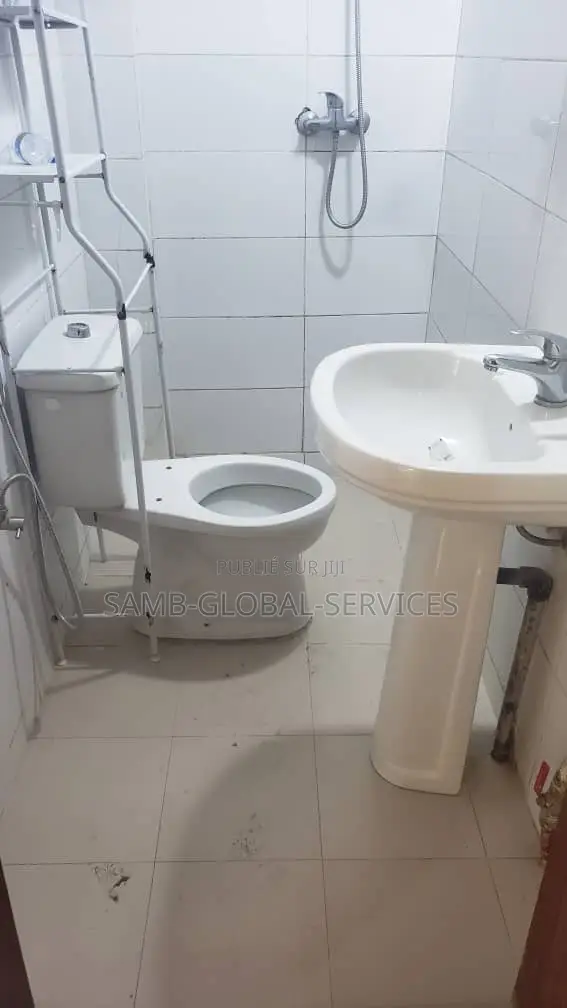 3chbre Appartement dans Yoff à Louer