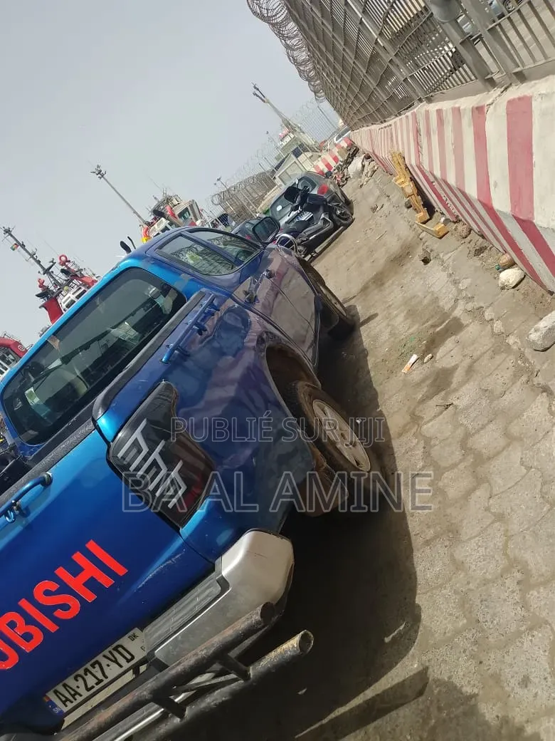 Mitsubishi L200 2017 Bleu