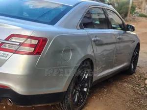 Ford Taurus 2014 Gris