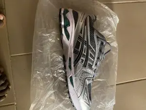 Boots Asics