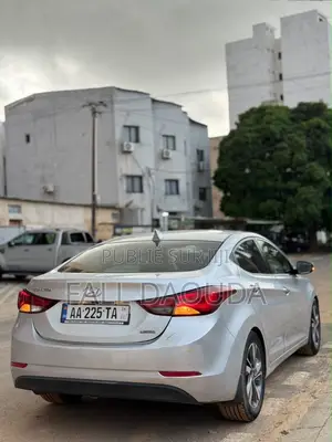 Hyundai Elantra 2017 Gris