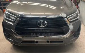 Toyota Hilux 2026 Gris
