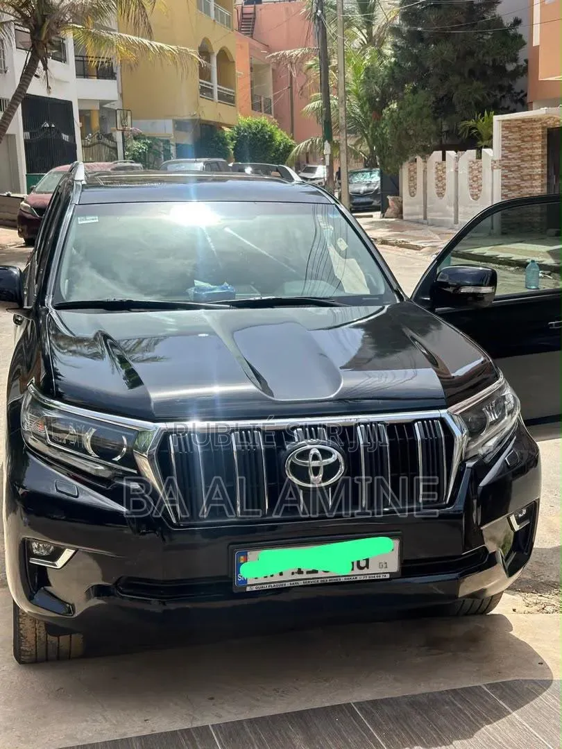 Toyota Land Cruiser Prado 2022 Noir
