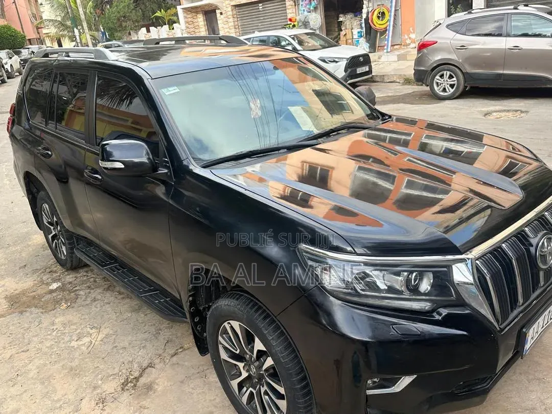 Toyota Land Cruiser Prado 2022 Noir