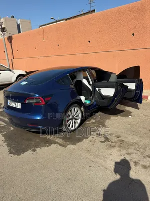 Tesla Model 3 Mid Range RWD 2018 Bleu
