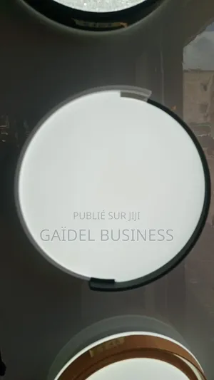 Plafonnier LED Rond Au Design Moderne Et Épuré - Contour Noir Chic
