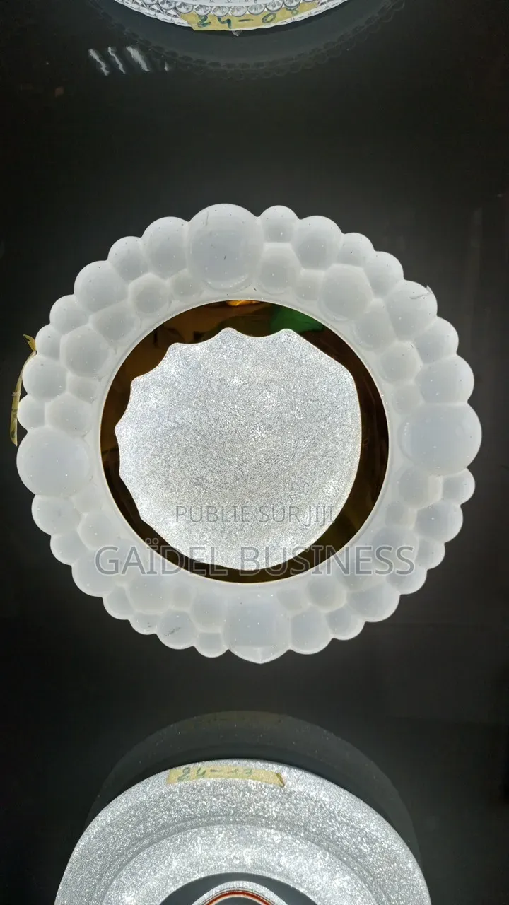 Plafonnier LED Design Élégant