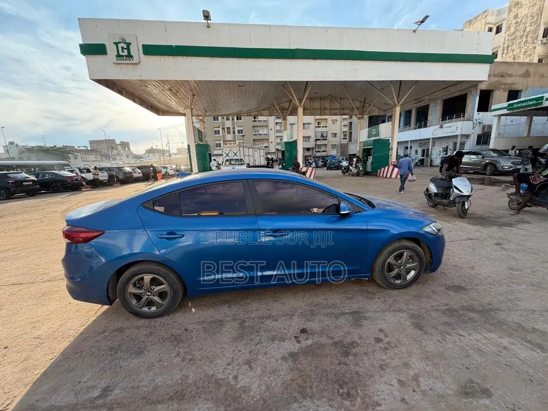 Hyundai Avante 2017 Bleu