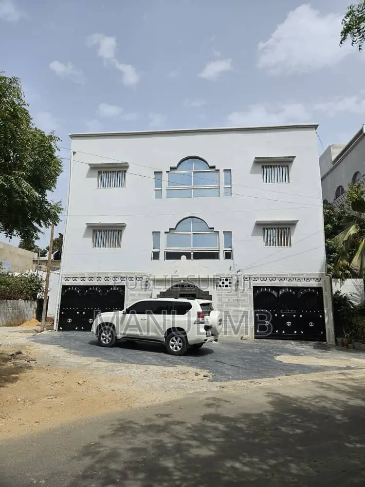 20chbre Villa dans Patricia, Fann-Point E-Amitié à Louer