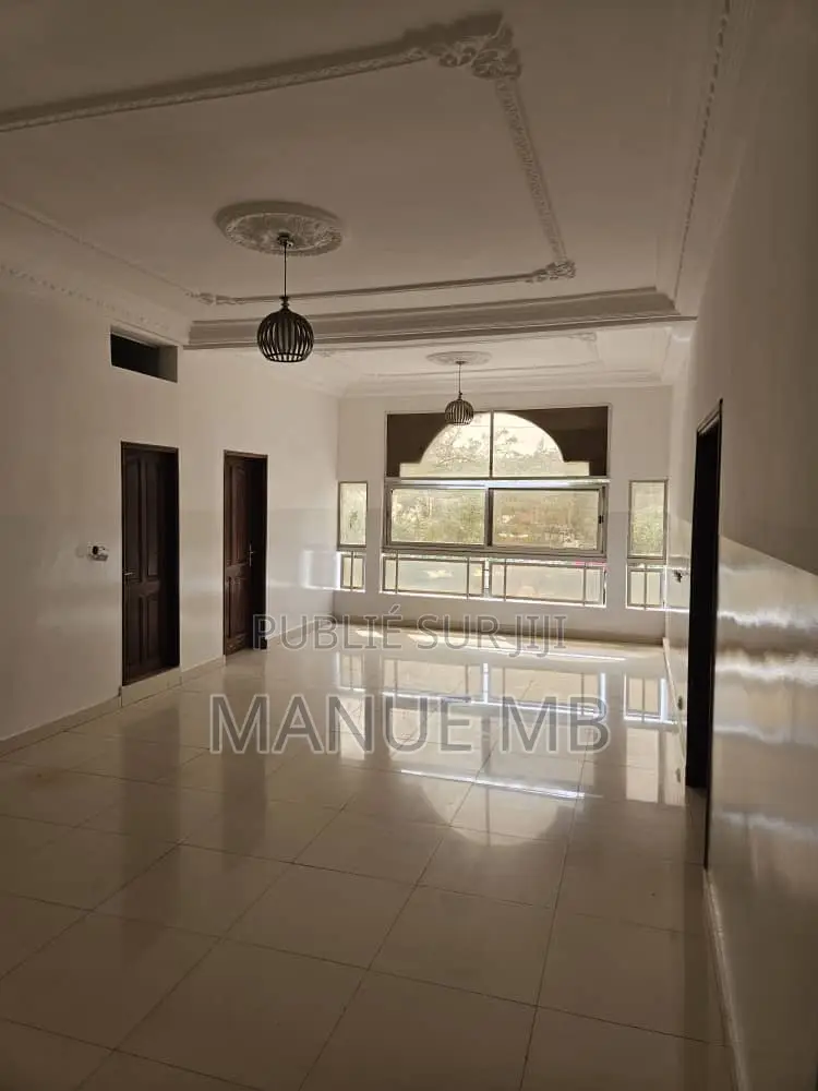 20chbre Villa dans Patricia, Fann-Point E-Amitié à Louer