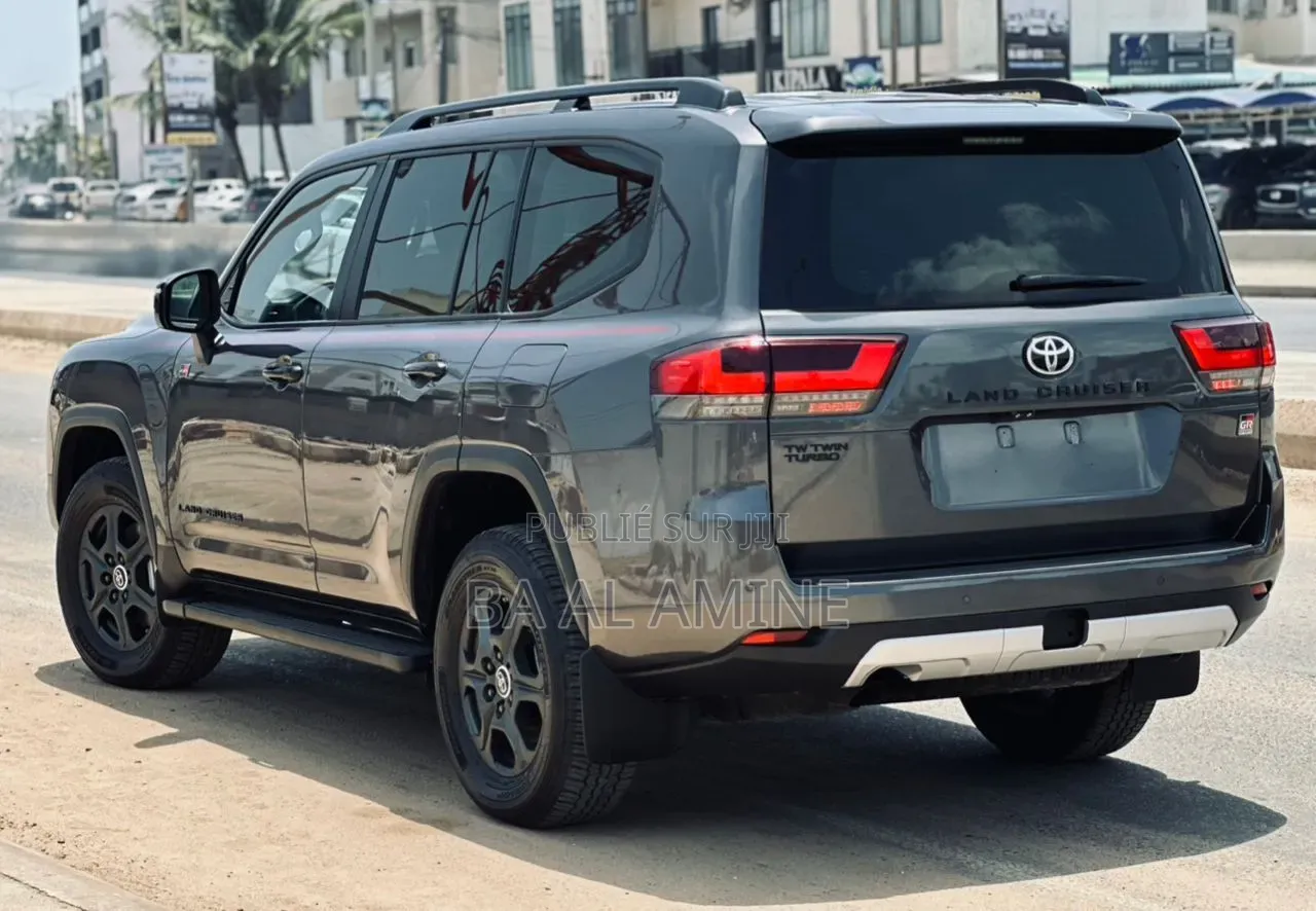 Nouveau Toyota Land Cruiser Prado 2026 Gris