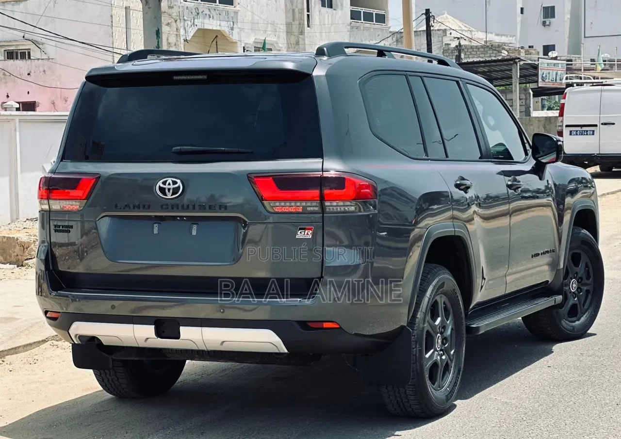 Nouveau Toyota Land Cruiser Prado 2026 Gris
