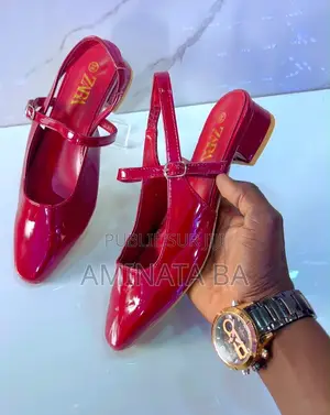 Vente De Chaussures Très Chic Pour Femme