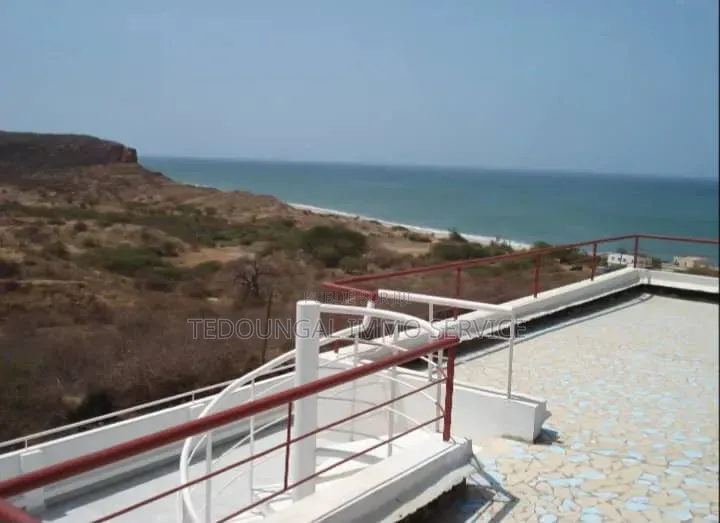 Meublé 10chbre Villa dans Almadies à Vendre