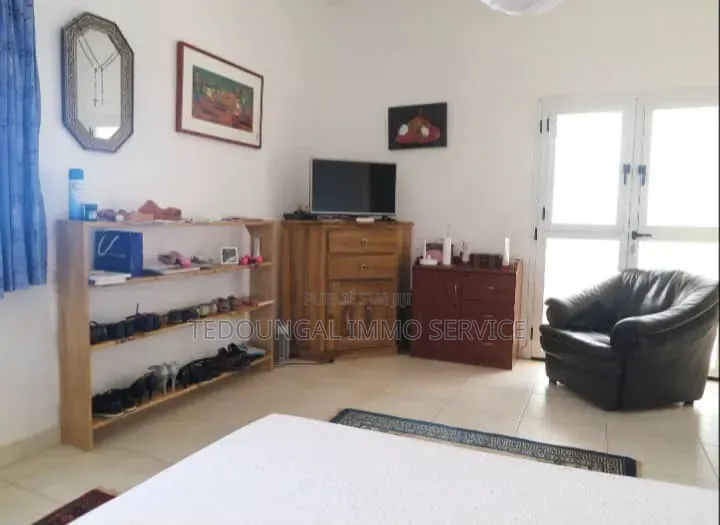 Meublé 10chbre Villa dans Almadies à Vendre