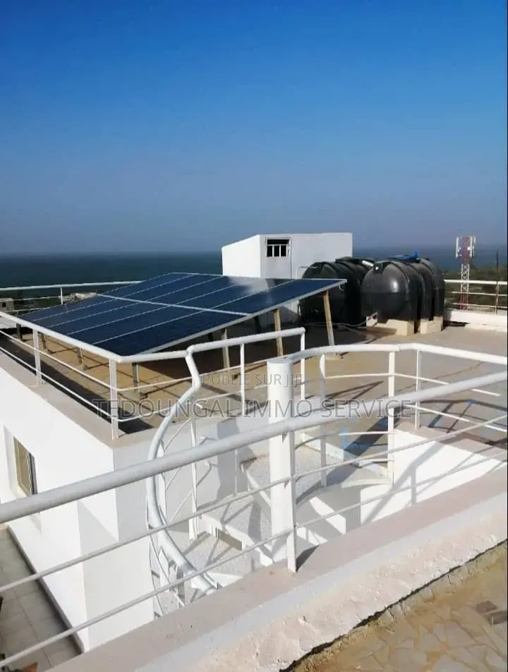 Meublé 10chbre Villa dans Almadies à Vendre