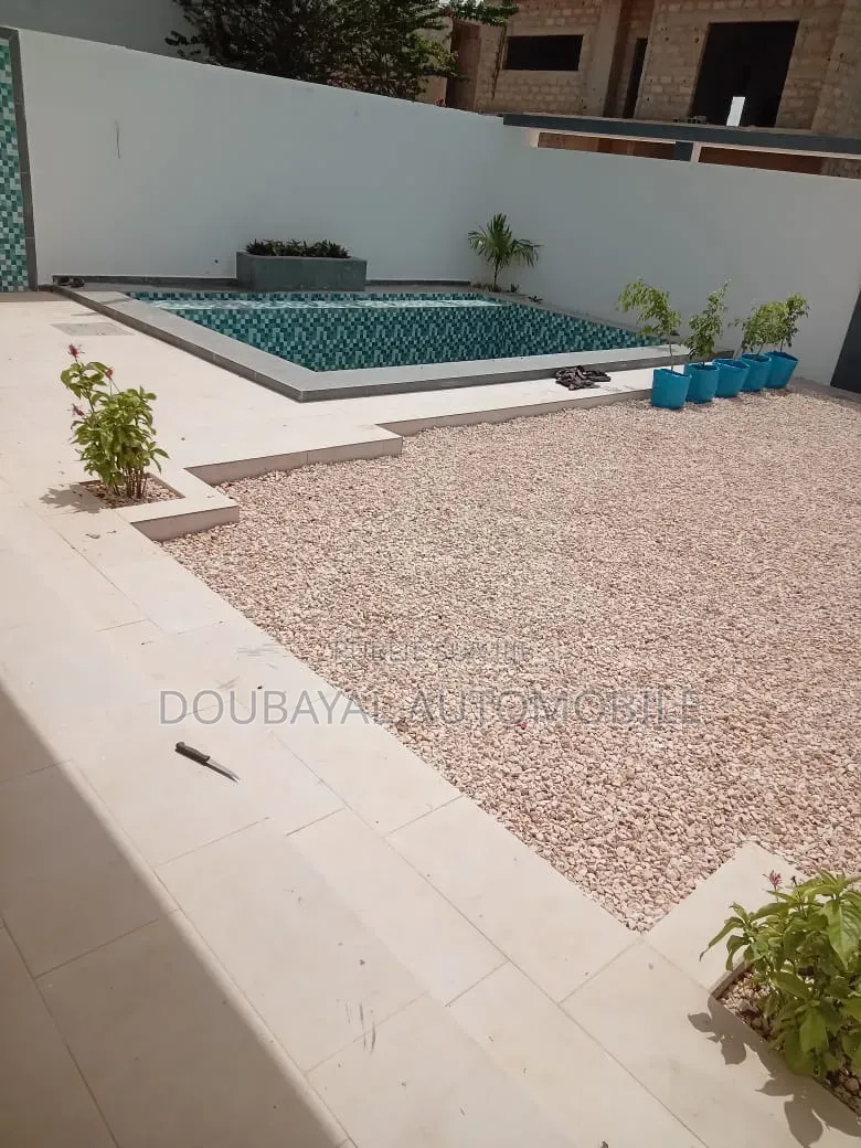 3chbre Villa dans Villa A Vendre, Thiès Sud à Vendre