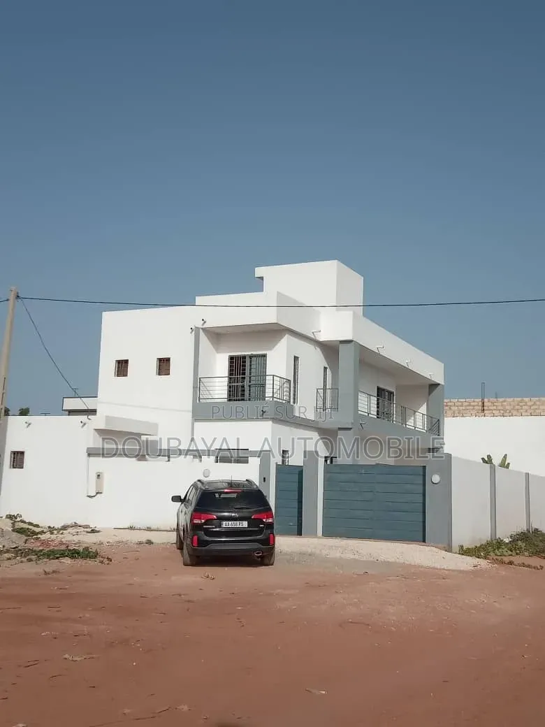 3chbre Villa dans Villa A Vendre, Thiès Sud à Vendre