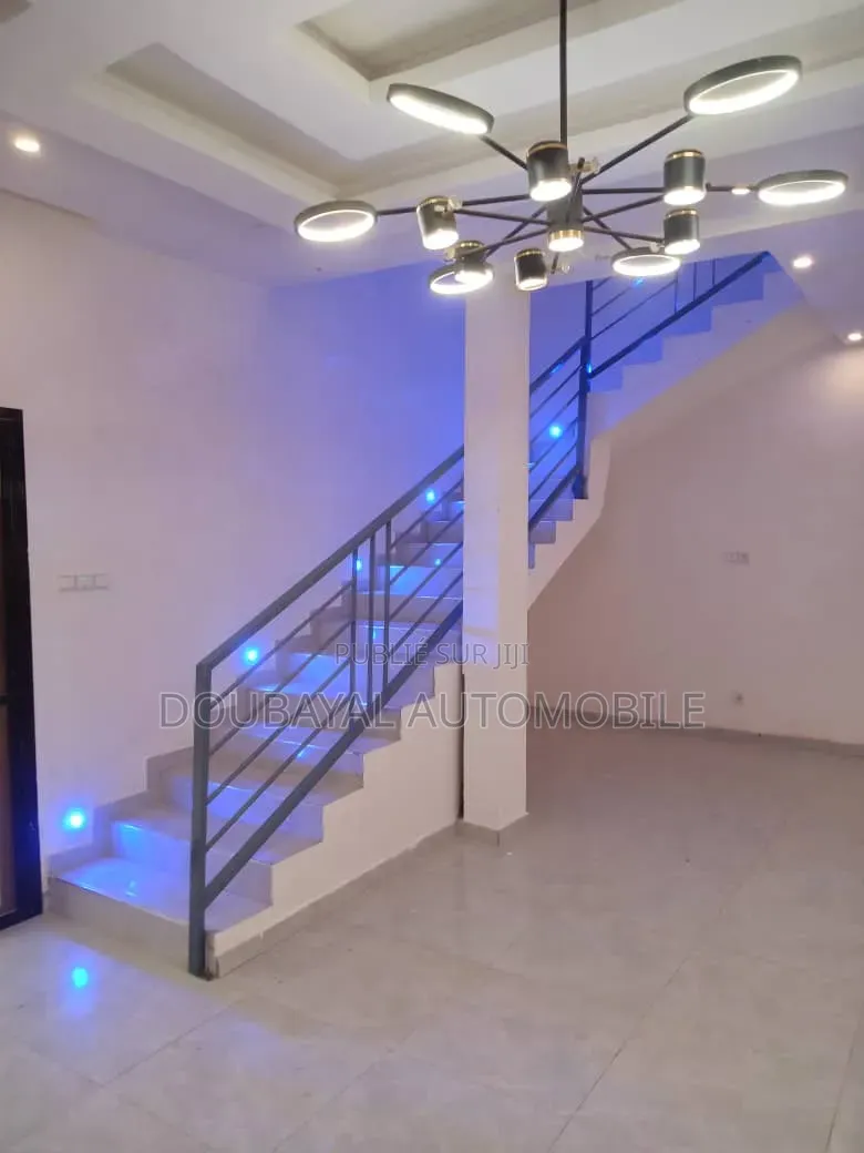 3chbre Villa dans Villa A Vendre, Thiès Sud à Vendre