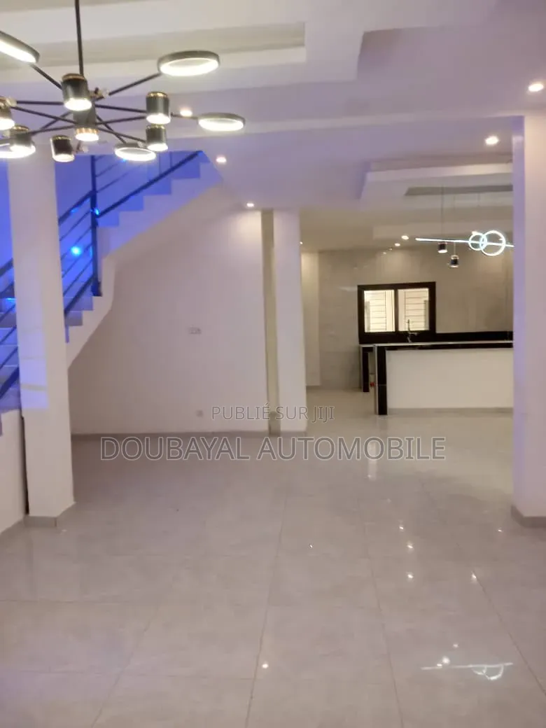 3chbre Villa dans Villa A Vendre, Thiès Sud à Vendre