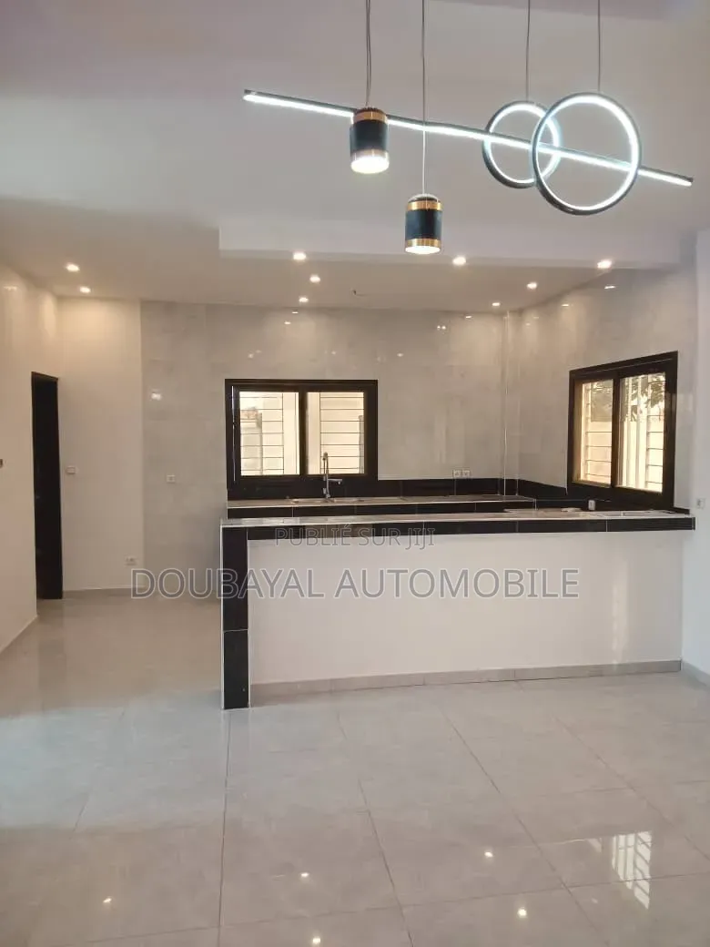 3chbre Villa dans Villa A Vendre, Thiès Sud à Vendre