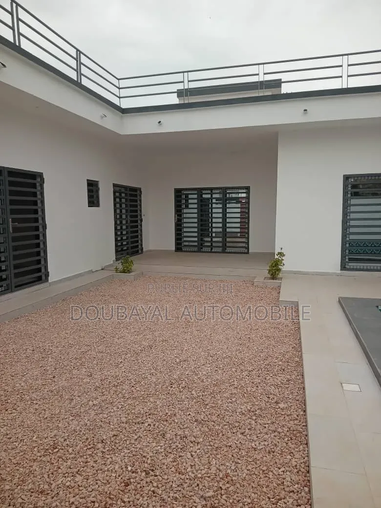 3chbre Villa dans Villa A Vendre, Thiès Sud à Vendre
