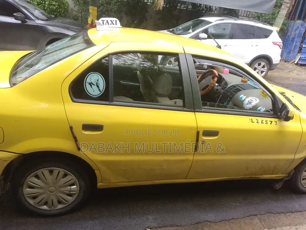 Voiture 2024 Jaune