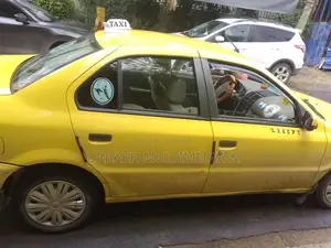 Voiture 2024 Jaune
