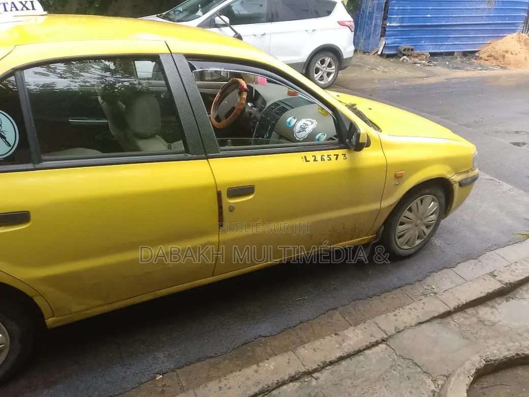 Voiture 2024 Jaune