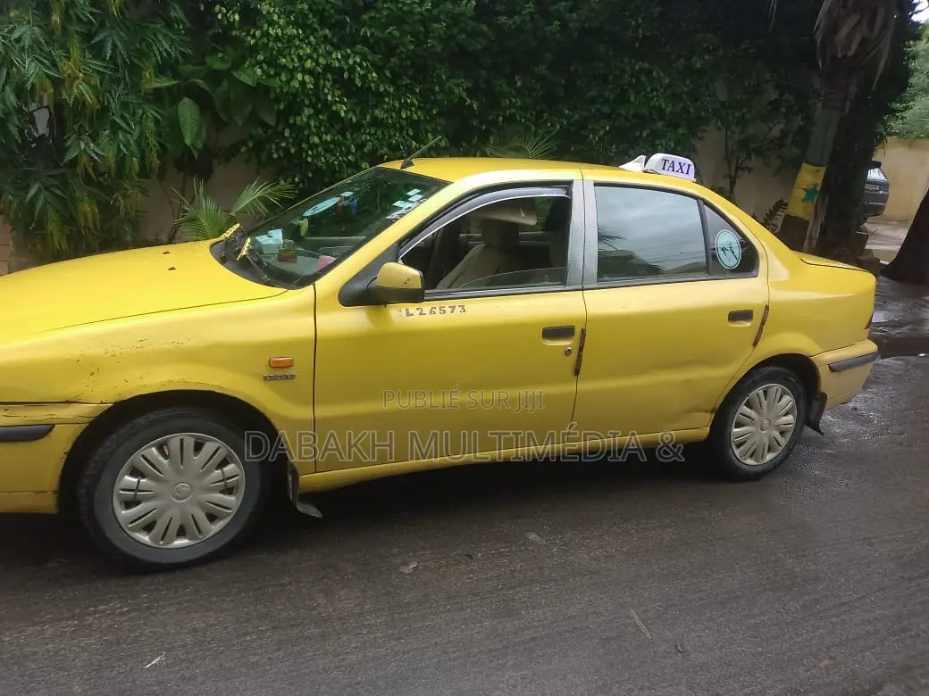 Voiture 2024 Jaune