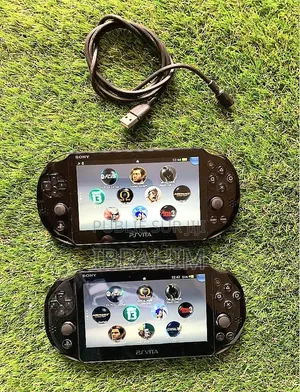 Ps Vita Slim 20 Jeux Propre