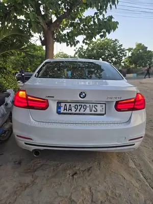 BMW 320i Sedan RWD 2017 Blanc