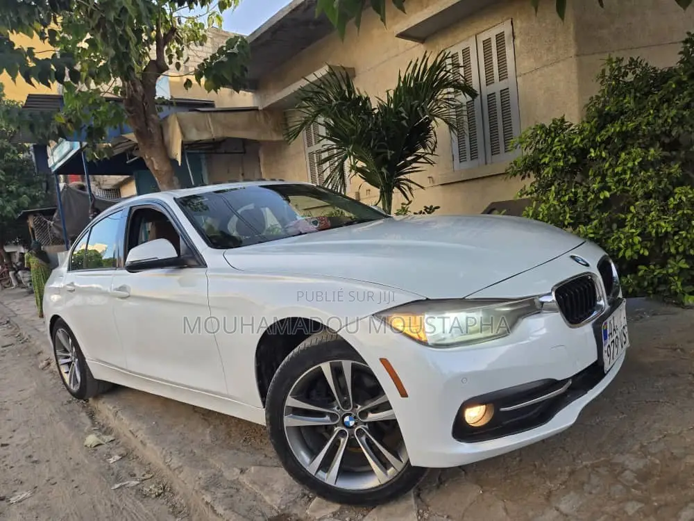 BMW 320i Sedan RWD 2017 Blanc