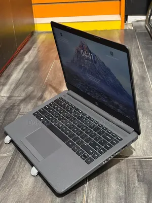 Nouveau Ordinateur portable HP 240 G8 8GB AMD Ryzen 3 SSD 128GB