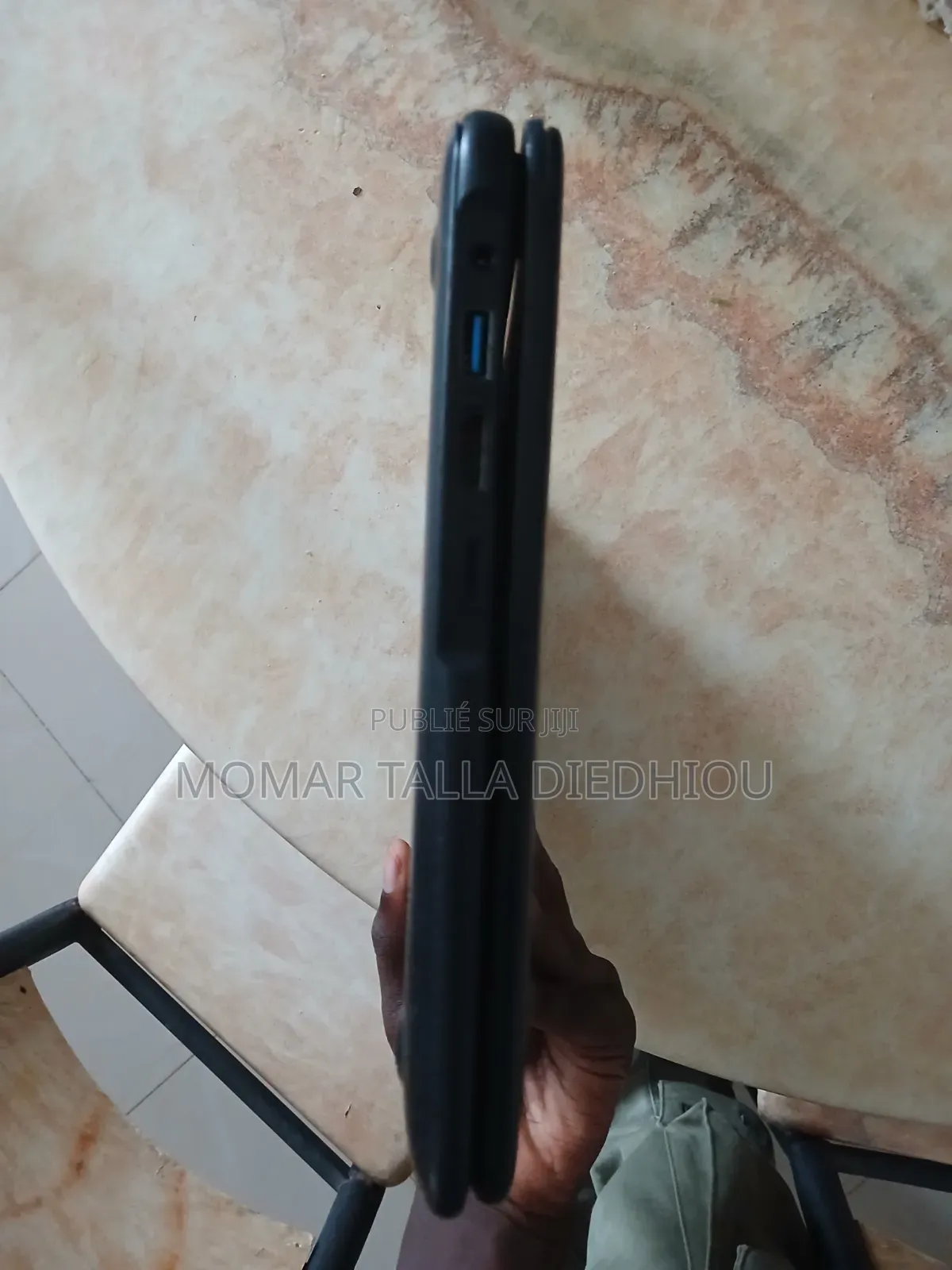 Ordinateur portable Lenovo 300e 4GB Intel Celeron SSD 160GB