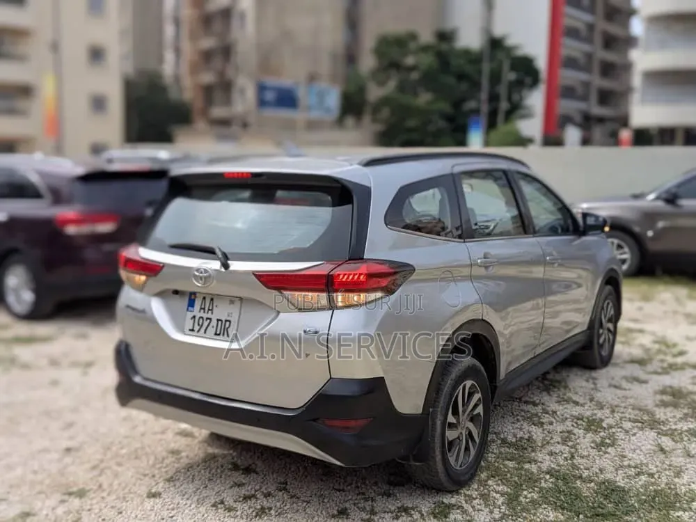 Toyota Rush 2021 Gris