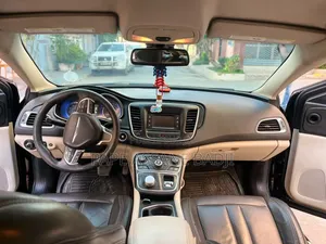 Location Chrysler 200 2016