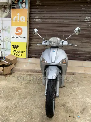 Nouveau Piaggio Scooter 2026 Gris