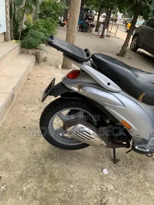 Nouveau Piaggio Scooter 2026 Gris