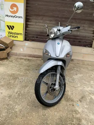 Nouveau Piaggio Scooter 2026 Gris