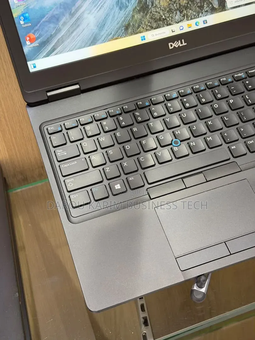 Nouveau Dell Latitude 5591 16GB Intel Core i7 SSD 256GB