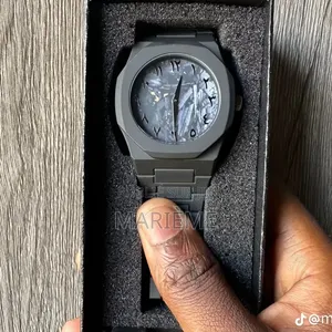 Montre en Polycarbonate Ultra Légère Et Résistante - Neuf