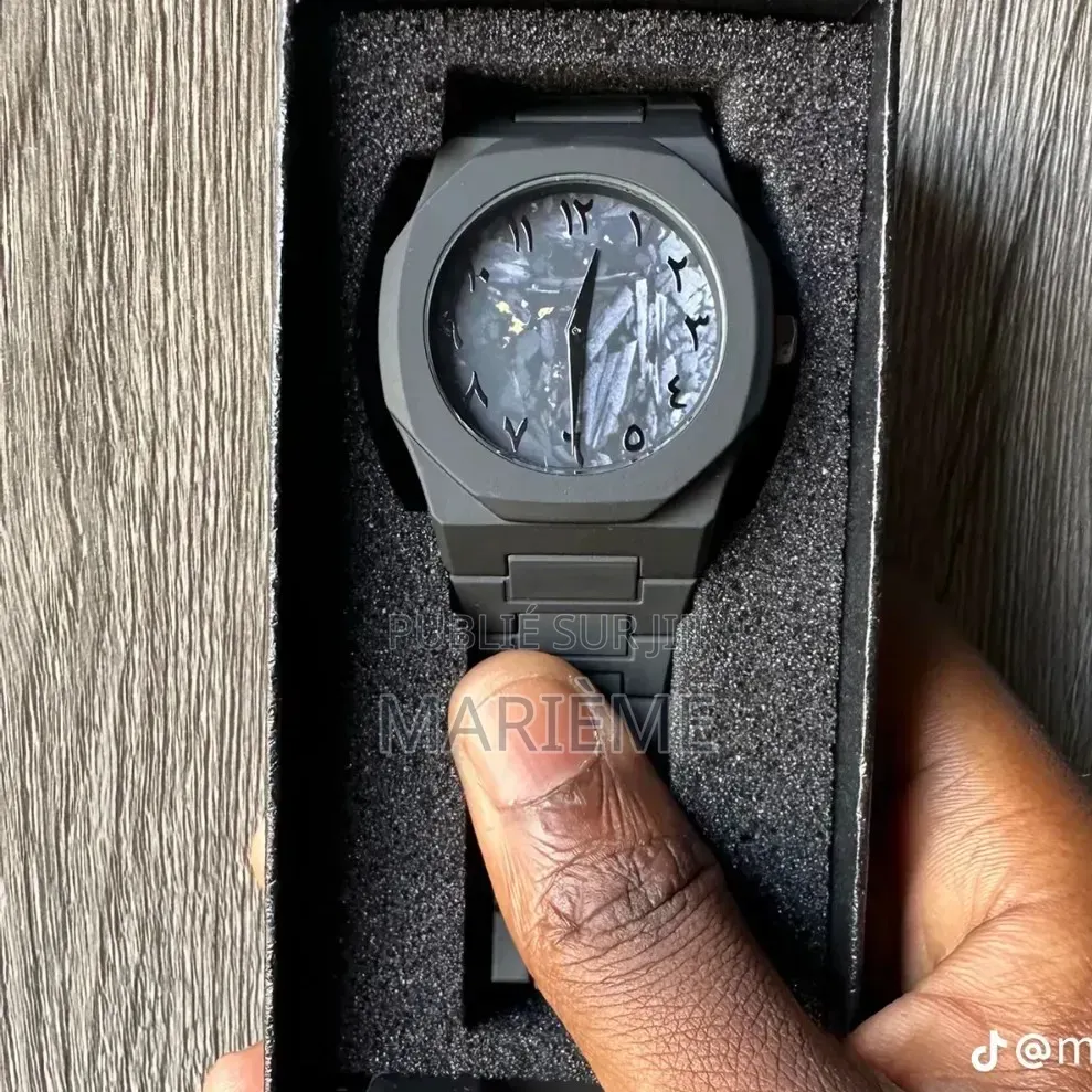 Montre en Polycarbonate Ultra Légère Et Résistante - Neuf