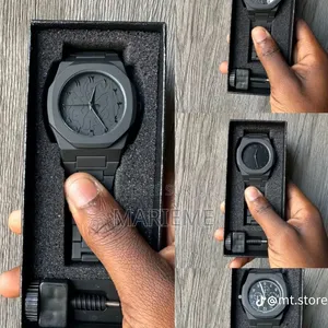 Montre en Polycarbonate Ultra Légère Et Résistante - Neuf